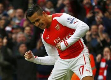 Alexis Sánchez fue la mejor figura de Arsenal: anotó doblete y dio el pase para el tercer gol, en el triunfo sobre Stoke City.