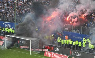 Así fueron los disturbios por el descenso del Hamburgo