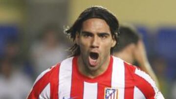 <b>EL ÚLTIMO. </b>Falcao celebra el único gol del partido, que mandó al Villarreal a Segunda y por el que el Atleti acaba la campaña en quinta posición.