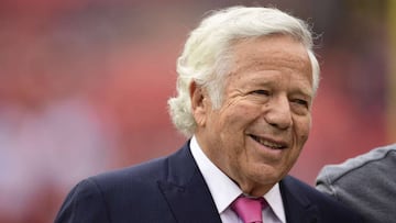 A pesar de que el ex tight end apenas se incorporó al grupo de analistas de Fox, el dueño de Patriots no descarta que Gronkowski salga del retiro.