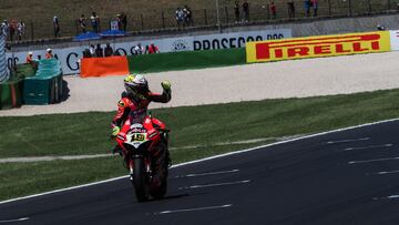 Álvaro Bautista gana en Misano