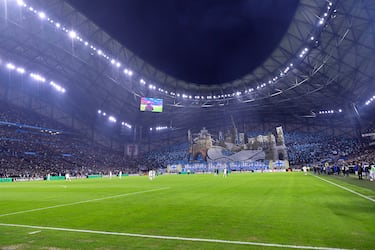 El estadio tiene una capacidad para 67.394 personas. Con un promedio de espectadores de 63.621 logra el 94,4% de ocupación. 