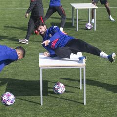 Diego Costa y Carrasco aceleran para medirse al Liverpool