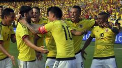 Los jugadores celebran el gol de Sebasti&aacute;n P&eacute;rez frente a Ecuador en Barranquilla.