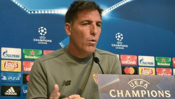 Sevilla's Argentinian coach Eduardo Berizzo speaks during a press conference at Ramon Sanchez Pizjuan stadium in Sevilla on November 20, 2017 on the eve of the UEFA Champions League group E football match between Sevilla and Liverpool. / AFP PHOTO / CRISTINA QUICLER