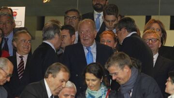El Rey Juan Carlos en el palco del Bernab&eacute;u.