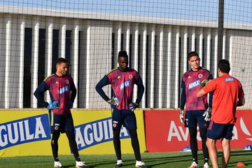 El entrenador colombiano, Reinaldo Rueda, realizó el primer entrenamiento con los jugadores convocados del FPC al microciclo que se lleva a cabo en la Sede Deportiva de la Federación Colombiana de Fútbol. 