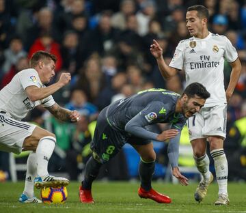 ¡Doble amarilla y expulsión de Lucas Vázquez! Entrada por detrás a Mikel Merino con el muslo.
