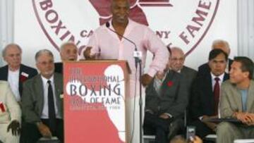 <b>ACERO. </b>Mike Tyson expresó su admiración hacia los grandes del boxeo que le animaron cuando se emocionó ("Come on Mike!", le decían). "Yo quería ser como vosotros".