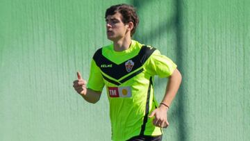 Gonzalo Villar, baja ante el Tenerife por una distensi¨®n en la rodilla