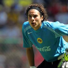 Guillermo Ochoa cumple 17 años de haber debutado con América