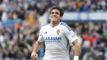 Iván Azón celebra su gol al Tenerife.