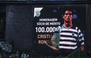 Cariñoso homenaje del Sporting de Portugal a Cristiano Ronaldo durante el partido de Champions en noviembre de 2016.
