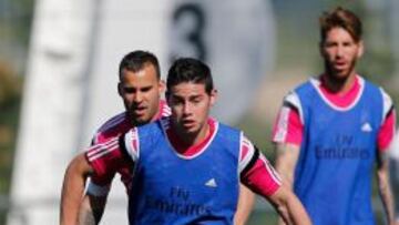 A TOPE. James ya se ejercita con el presunto equipo titular.