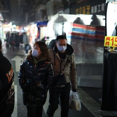 China condena a prisión a una mujer que ocultó los síntomas de la COVID-19