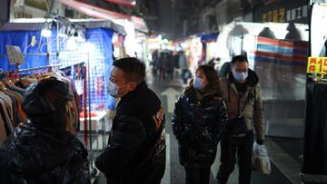 WUHAN, CHINA - JANUARY 28: Citizens wearing face masks at local open-air market on January 28, 2021 in Wuhan, China. In order to curb the spread of the new crown pneumonia COVID-19 disease, the Chinese government closed the city of Wuhan for 76 days starting January 23, 2020. (Photo by Lintao Zhang/Getty Images)
