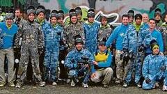 Chaparro motiva ahora a su equipo jugando al paintball