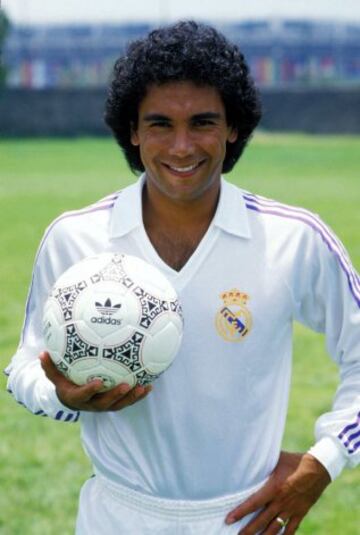 En 1985 llegó al Real Madrid, donde ganó prácticamente todo y rompió todos los récords hasta su salida en 1992.