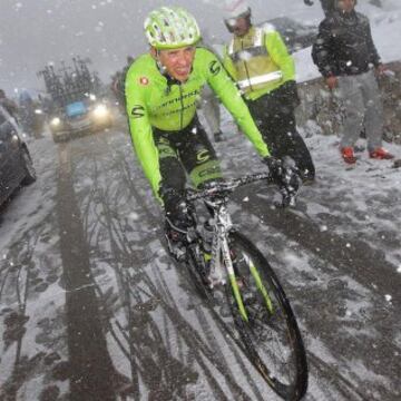 A falta de dos etapas, Nairo Quintana lidera la competencia con 39 segundos de ventaja  sobre Mollema