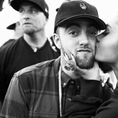 Ariana Grande llora en un concierto al recordar a Mac Miller