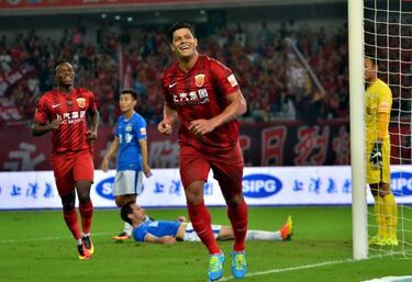 Hulk scores and gets injured in CSL debut for Shanghai