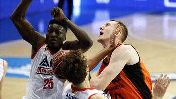 Rolands Smits ante Luksa Andric.