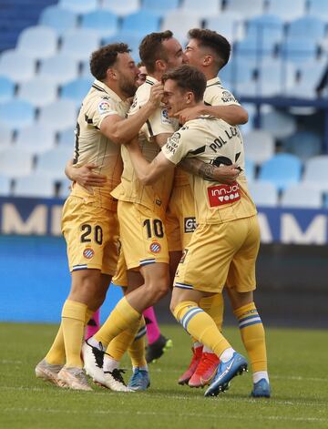 Los jugadores del Espanyol celebrando el ascenso matem¨¢tico a primera divisi¨®n
