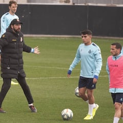 Machín reparte juego