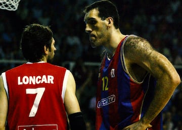 Roberto Due?as Hern¨¢ndez es el jugador m¨¢s alto del baloncesto espa?ol. En el Barcelona estuvo entre 1995 y 2005 levantando seis ligas ACB, 2 Copas del Rey, 1 Euroliga y 1 Copa Korac. En sus nueve a?os con el F. C. Barcelona, captur¨® 2113 rebotes y puso 266 tapones, siendo el m¨¢ximo reboteador y taponador de la historia del Bar?a.