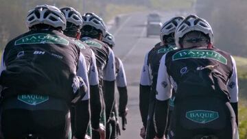 David López dirige a un Baqué con 44 años en el pelotón