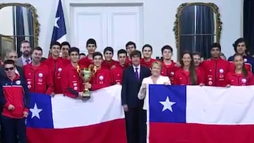 Deportistas campeones fueron recibidos por Michelle Bachelet