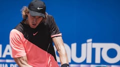 QUI803. QUITO (ECUADOR), 07/02/2018.- Fotograf&iacute;a cedida por ATP 250 Ecuador Open del tenista chileno Nicol&aacute;s Jarry durante su juego ante el argentino Facundo Bagnis hoy, mi&eacute;rcoles 7 de febrero de 2018, en el Abierto de tenis de Ecuador, en Quito (Ecuador). El chileno Nicol&aacute;s Jarry y el ecuatoriano Roberto Quiroz completaron este mi&eacute;rcoles la lista de diecis&eacute;is clasificados a segunda ronda del Abierto de Ecuador, que se disputa en Quito. EFE/ATP 250 Ecuador Open SOLO USO EDITORIAL