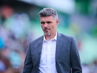 Fernando Ortiz head coach of Santos during the 17th round match between Santos and Tijuana as part of the Liga BBVA MX, Torneo Clausura 2025 at TSM Corona Stadium, on April 20, 2025 in Torreon, Coahuila, Mexico.