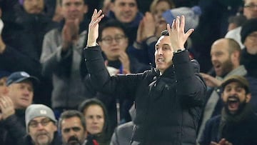 Arsenal's Emery fined £8,000 for kicking bottle towards fans