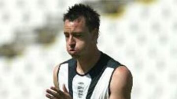 <b>A CONTRARRELOJ</B>. El defensa inglés ultima su puesta a punto, pero parece que no va a llegar a tiempo.