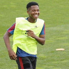 Ansu Fati completa su primer entrenamiento con la Sub-21