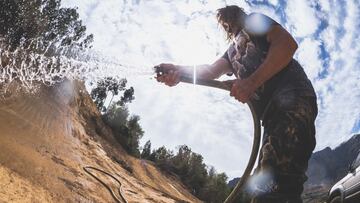 Una vez al año, por esta época, los mejores pilotos de MTB del mundo ponen rumbo a Stellenbosch, Sudáfrica, para un encuentro sin igual. Se trata del Darkfest, un evento que empezó en 2014 como un desprevenido viaje por carretera por el Reino Unido y que hoy en día se ha convertido en un referente del sector. 