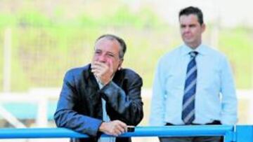 <b>CONFIANZA LIMITADA. </b>Roig siguió ayer de cerca el entrenamiento. del Villarreal.