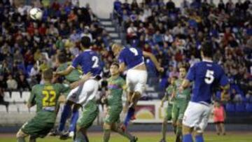 El Melilla puso en aprietos al Levante en varios momentos del encuentro, sobre todo Chota, con un poderoso juego aéreo.