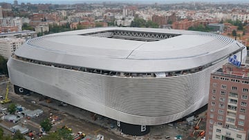 Vista general del estado de las obras del Estadio Santiago Bernábeu en septiembre de 2023.