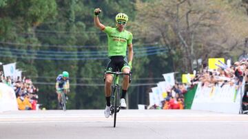 Davide Villella triunfa en solitario.