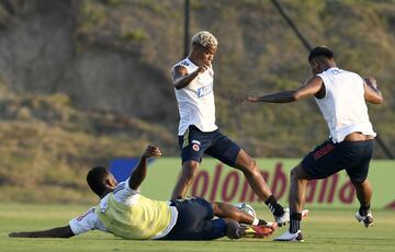 La Selección Colombia entrenó con grupo completo en Barranquilla de cara al partido ante Perú por Eliminatorias rumbo a Qatar 2022.