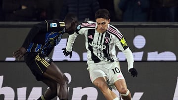Soccer Football - Serie A - Pisa SC v Juventus - Arena Garibaldi - Stadio Romeo Anconetani, Pisa, Italy - December 27, 2025 Juventus' Kenan Yildiz in action with Pisa SC's Idrissa Toure REUTERS/Jennifer Lorenzini