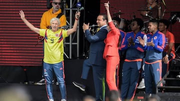 José Néstor Pékerman se fue de la Selección Colombia. El técnico argentino se va después de seis años, la clasificación a dos mundiales, descubrir nuevos talentos y figuras para el fútbol colombiano y el récord de partidos dirigidos con el equipo nacional. Acá unas imágenes para el recuerdo. ¡Gracias Profe!