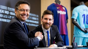 Josep Mar&iacute;a Bartomeu, junto a Leo Messi, capit&aacute;n del Barcelona.
 