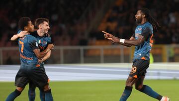 Lecce (Italy), 28/10/2025.- SSC Napoli's Frank Anguissa (R) celebrates with his teammates after scoring a goal during the Italian Serie A soccer match between US Lecce - SSC Napoli at the Via del Mare stadium in Lecce, Italy, 28 October 2025. (Italia) EFE/EPA/ABBONDANZA SCURO LEZZI