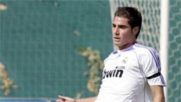 <b>A PAMPLONA.</b> Javi García, pretendido por varios clubes de Primera, debutará en la máxima categoría con Osasuna.