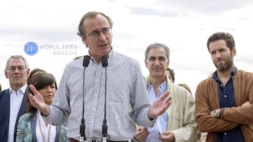 El ministro de Sanidad en funciones, Alfonso Alonso, durante un acto electoral de su partido.