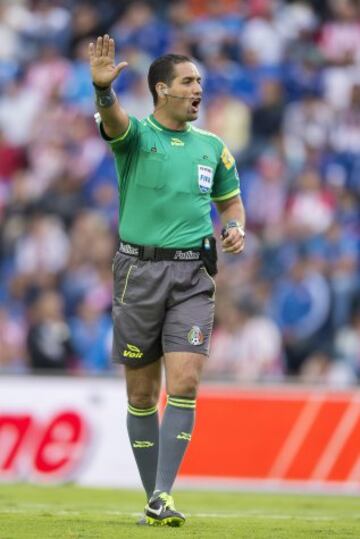 Roberto García Orozco fue el árbitro del choque entre capitalinos y tapatíos.