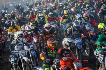 El Gotland Grand National es la carrera de endura m¨¢s grande del mundo con con 3300 pilotos participando este fin de semana. Se disputa en la isla de Gotland, una isla de Suecia situada en el mar B¨¢ltico, al este de la pen¨ªnsula Escandinava y al norte de Polonia.